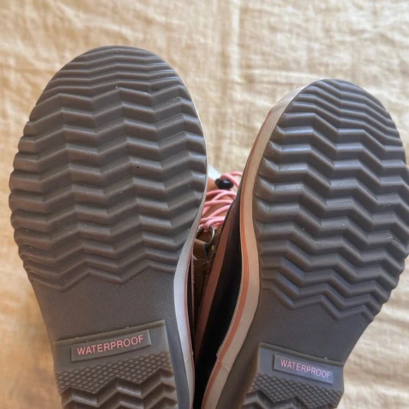 Sorel kids Joan of Arctic Boots - Picture 13 of 17